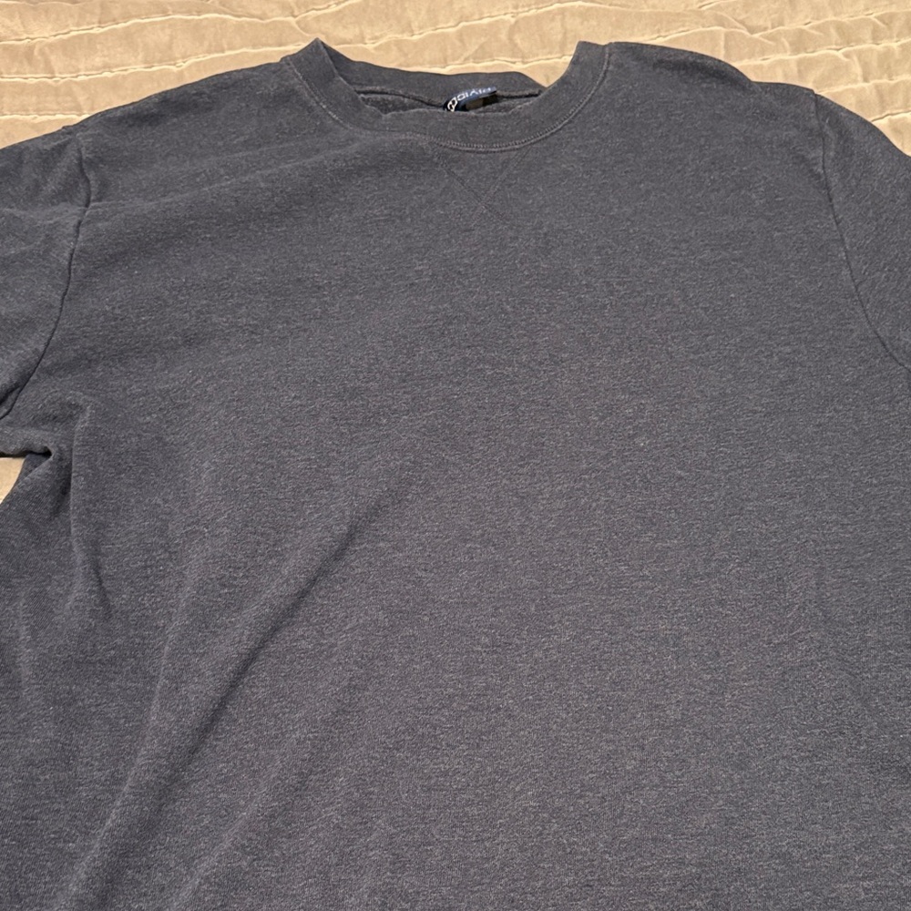H+M Navy blue Men’s crewneck, XL, washed and ready to go!